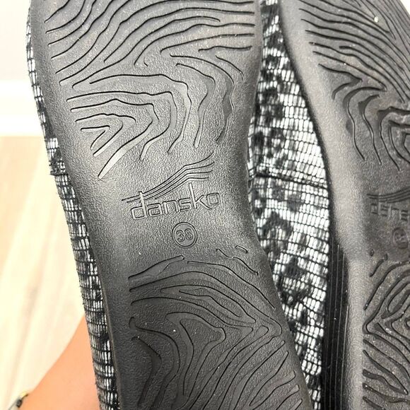 Dansko Flats Women’s 38 Larisa Dak Gray Leopard Animal Print Leather Slip On - Picture 5 of 7